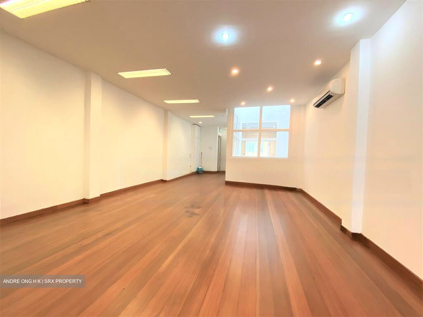 100 Am (D2), Office #472962431
